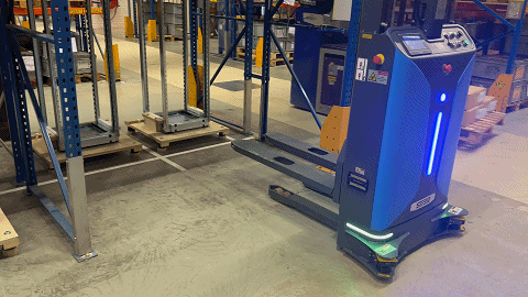 Philips x SEER Robotics, CE-certified stacking forklifts accelerate automated handling.